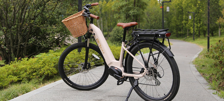 How do the tires and brakes support city riding?