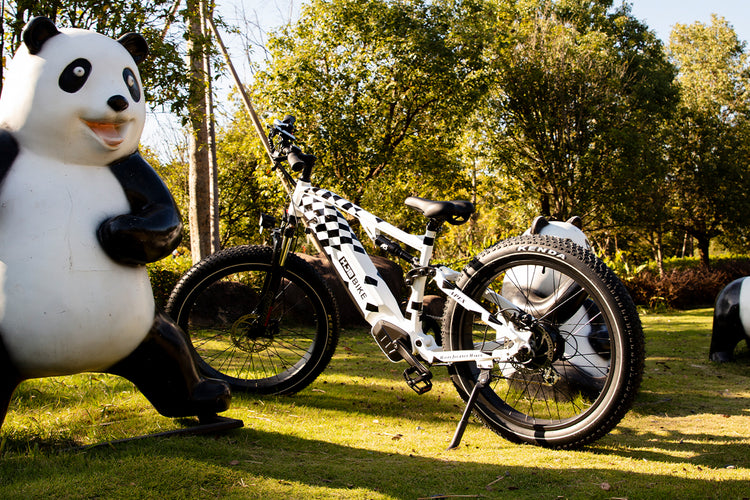 How do hydraulic brakes support downhill control?